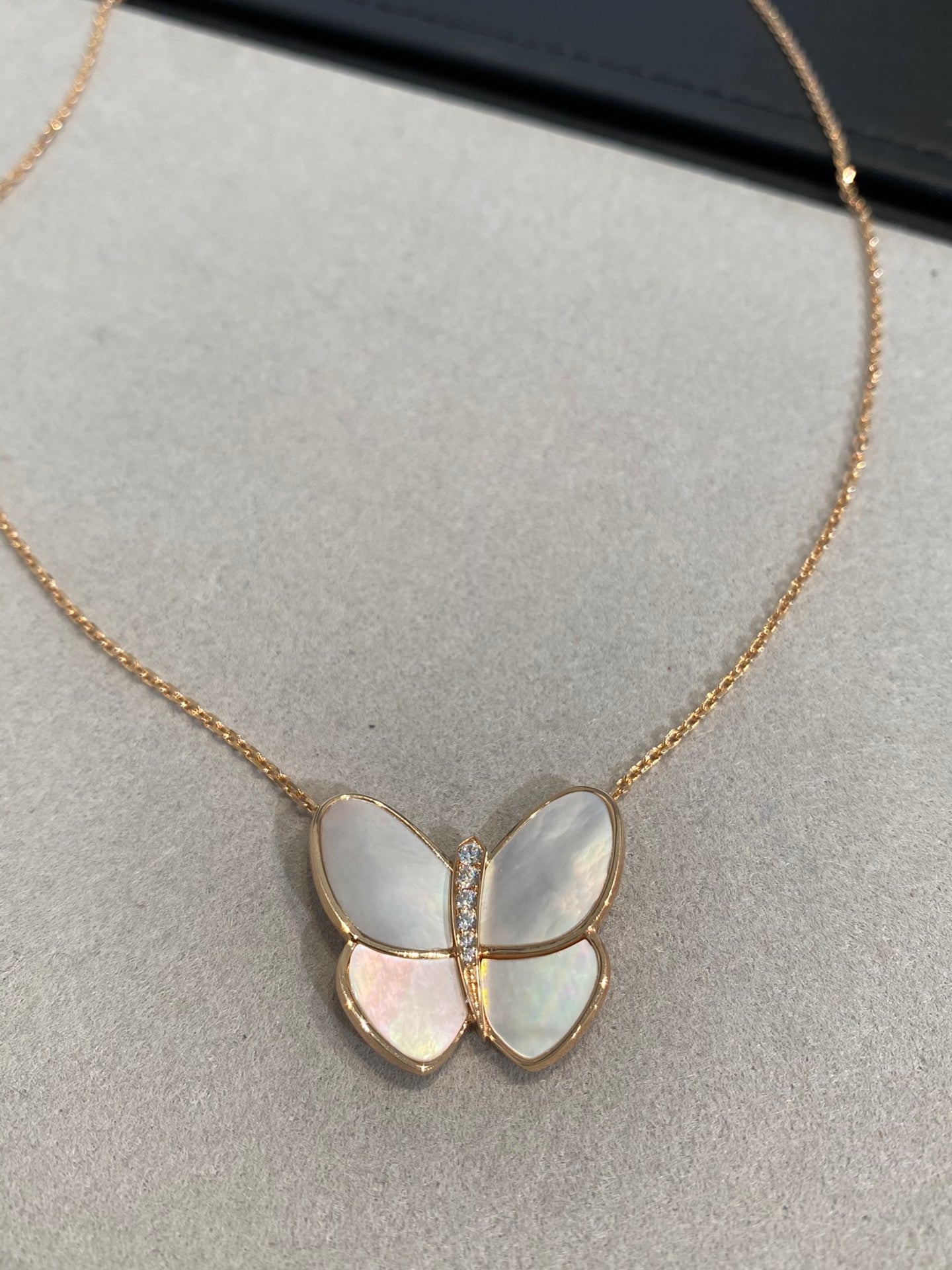 [TOPON]BUTTERFLY GOLD MOP DIAMOND NECKLACE