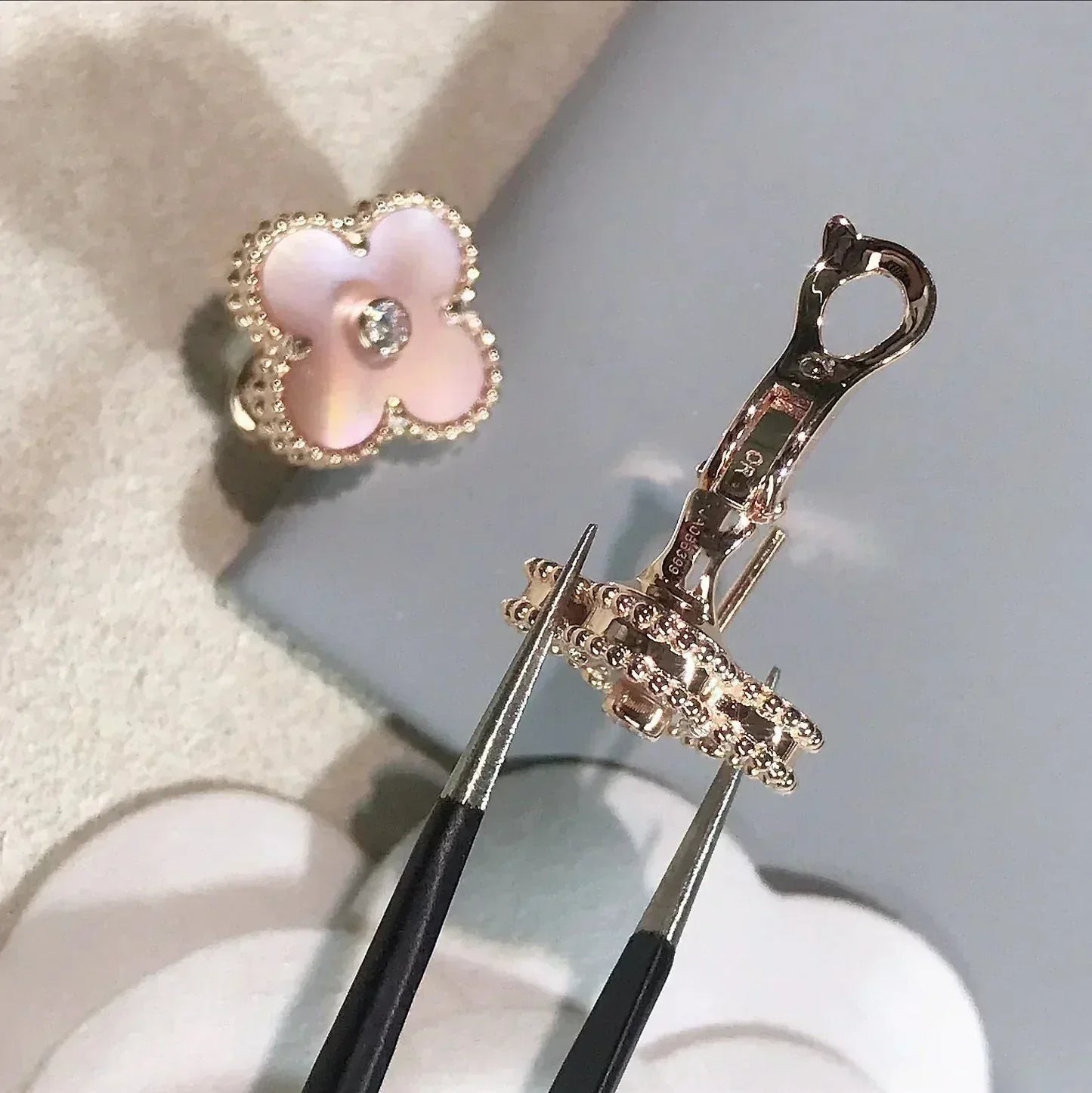 [TOPON]CLOVER MEDIUM 1 MOTIFS  PINK MOP DIAMOND EARRINGS