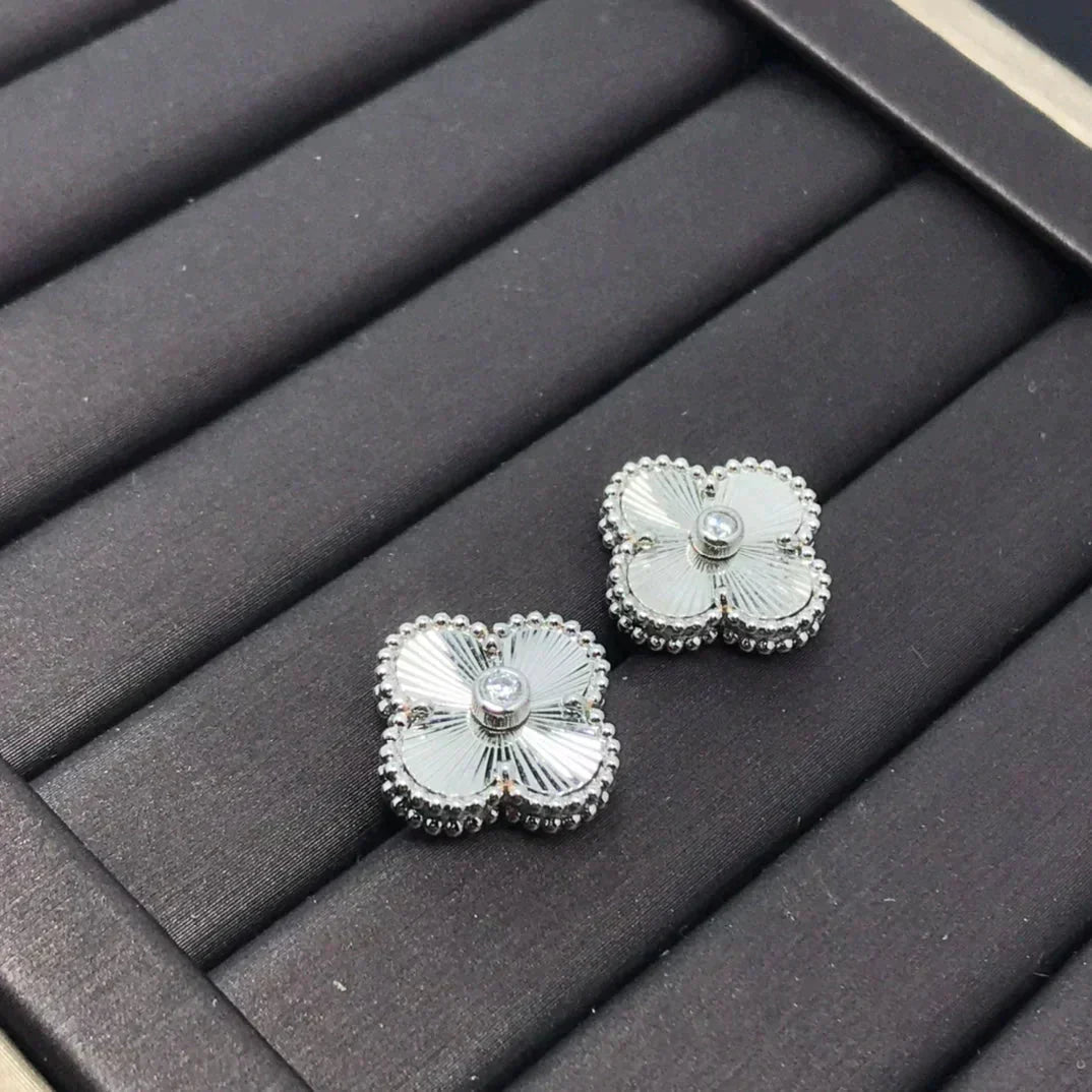 [TOPON]CLOVER MINI 9.5MM LASER EARRINGS