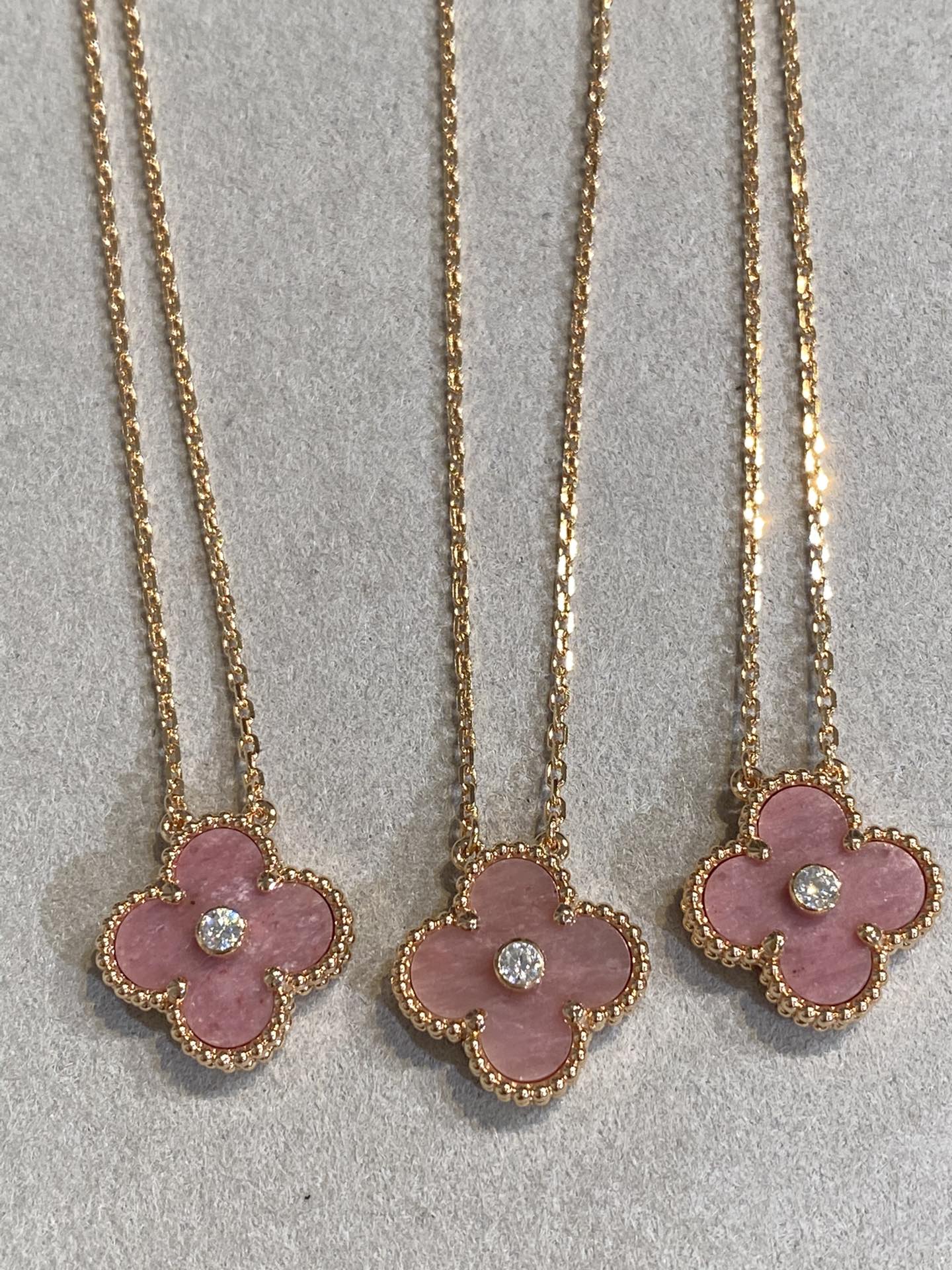 [TOPON]CLOVER 15MM DIAMOND RHODONITE NECKLACE