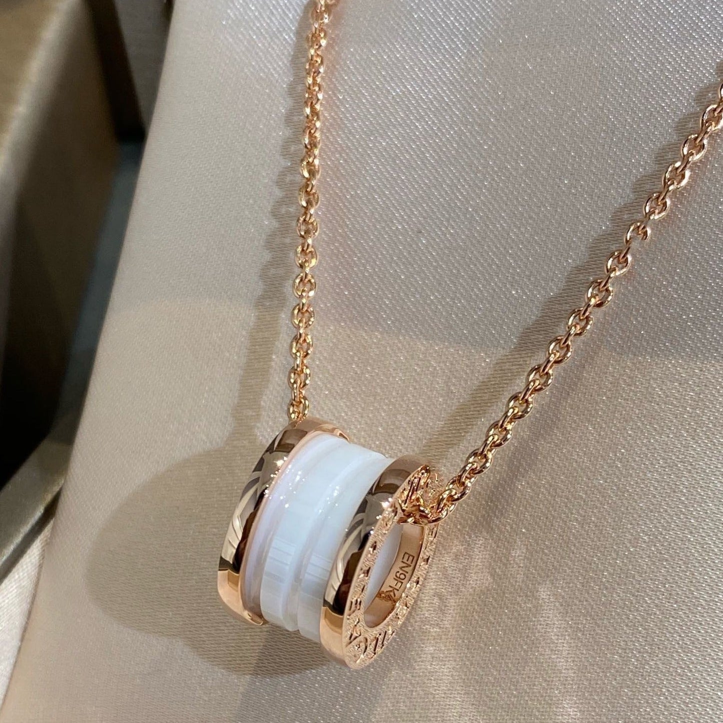 [TOPON]ZERO 1 WHITE CERAMIC PINK GOLD NECKLACE