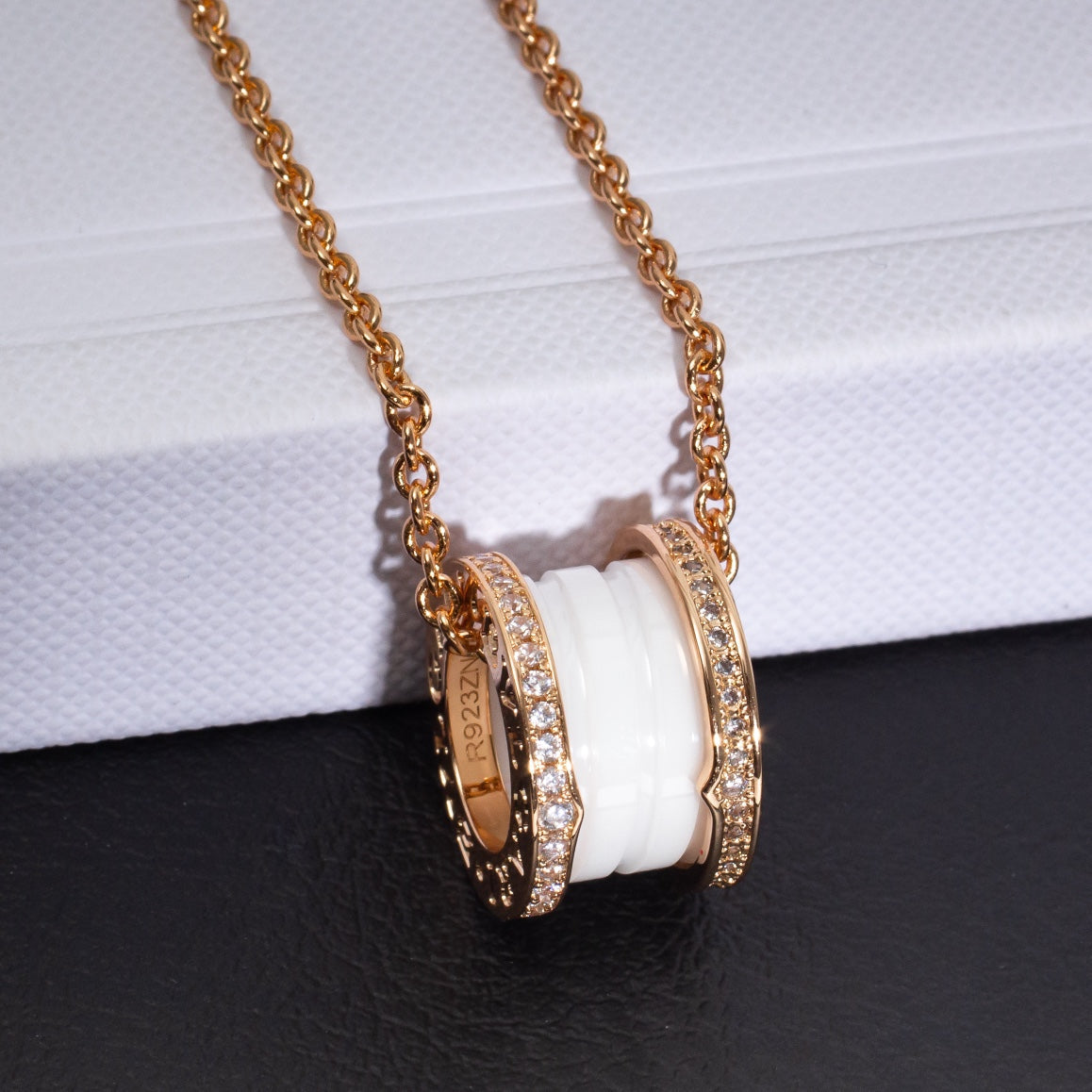 [TOPON]ZERO 1 WHITE CERAMIC PINK GOLD DIAMOND NECKLACE