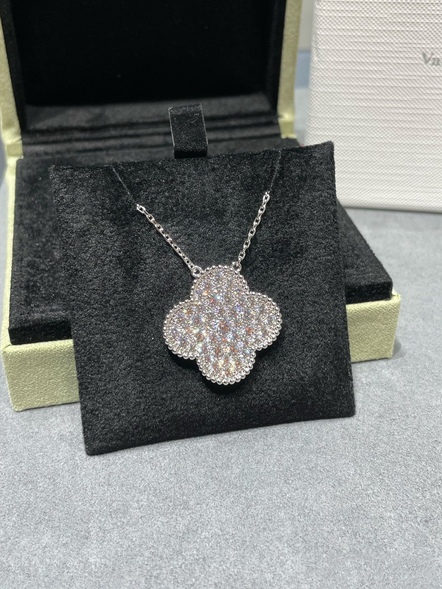 [TOPON]CLOVER 25MM LARGE PENDANT DIAMOND PAVED SILVER NECKLACE