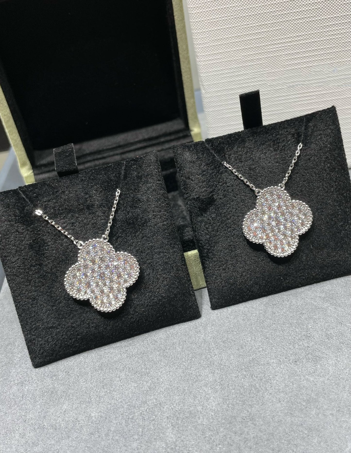 [TOPON]CLOVER 25MM LARGE PENDANT DIAMOND PAVED SILVER NECKLACE