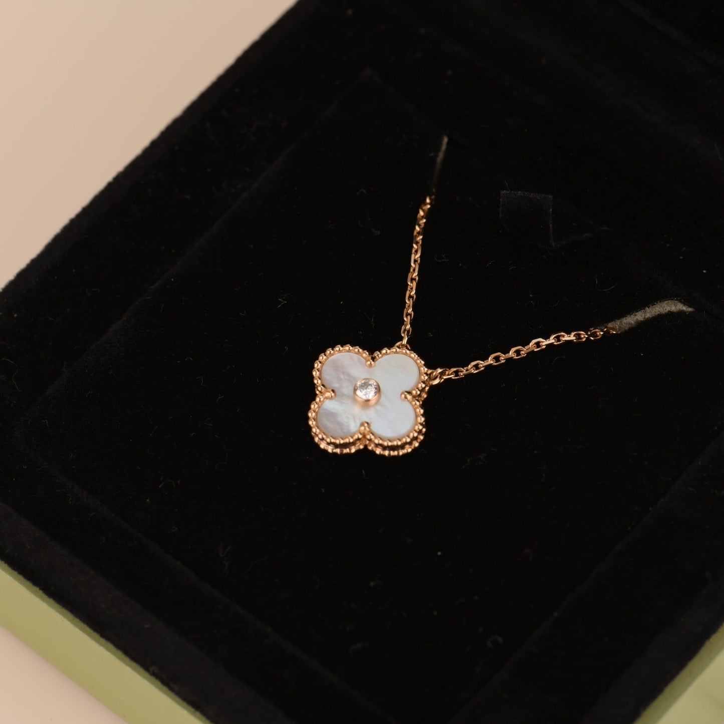 [TOPON]CLOVER 15MM DIAMOND WHITE FRITILLARIA NECKLACE