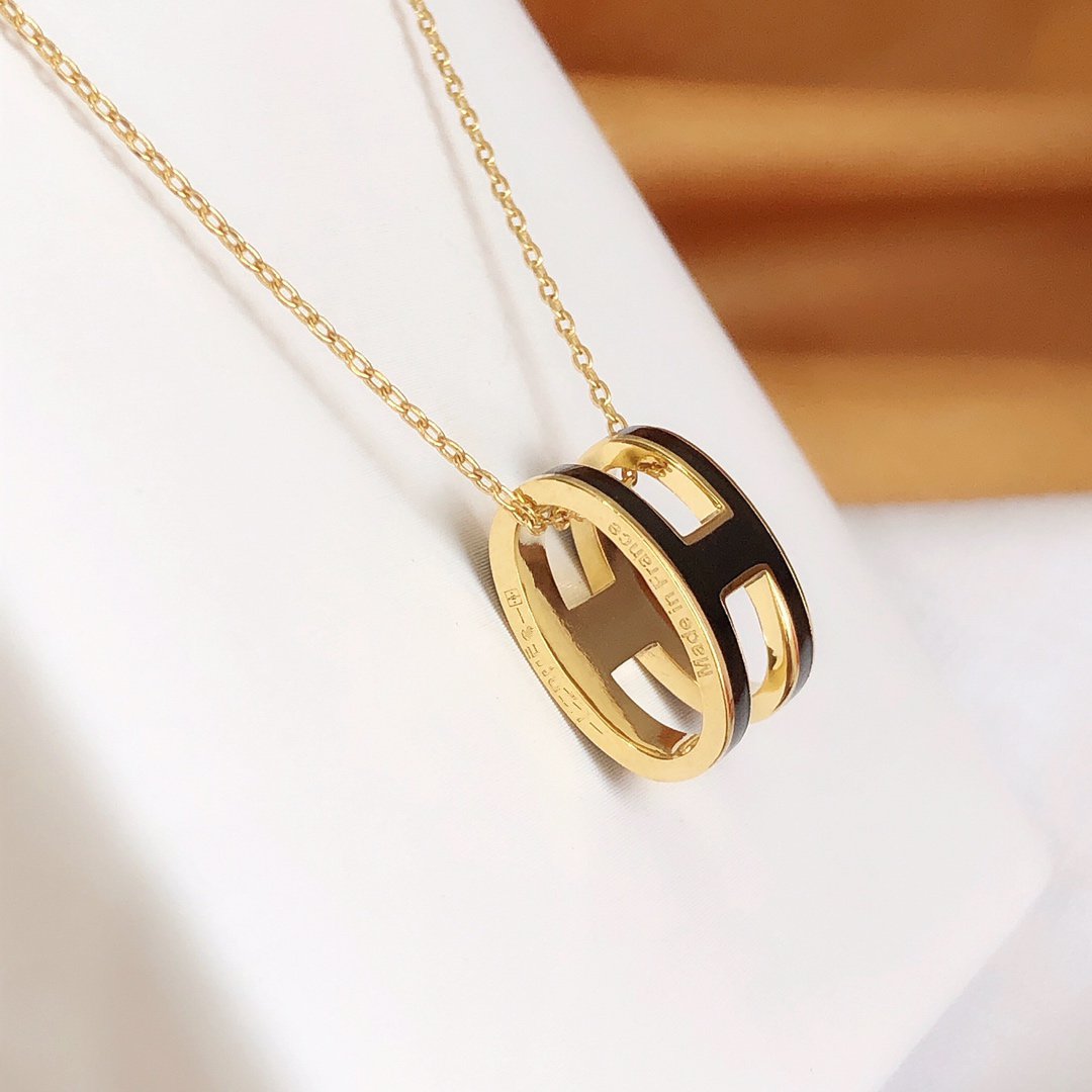 [TOPON]HM CLIC BLACK ENAMEL GOLD NECKLACE