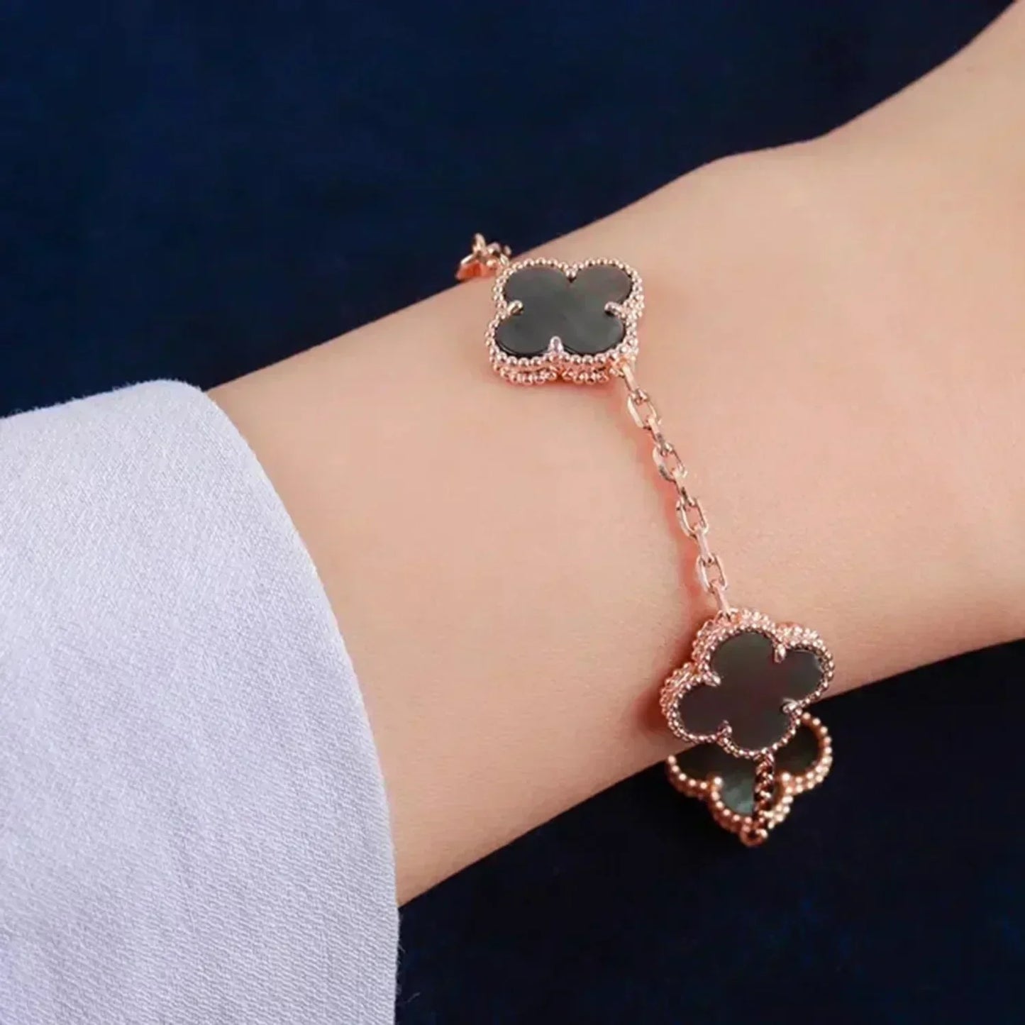 [TOPON]CLOVER 5 MOTIF GRAY MOP  BRACELET