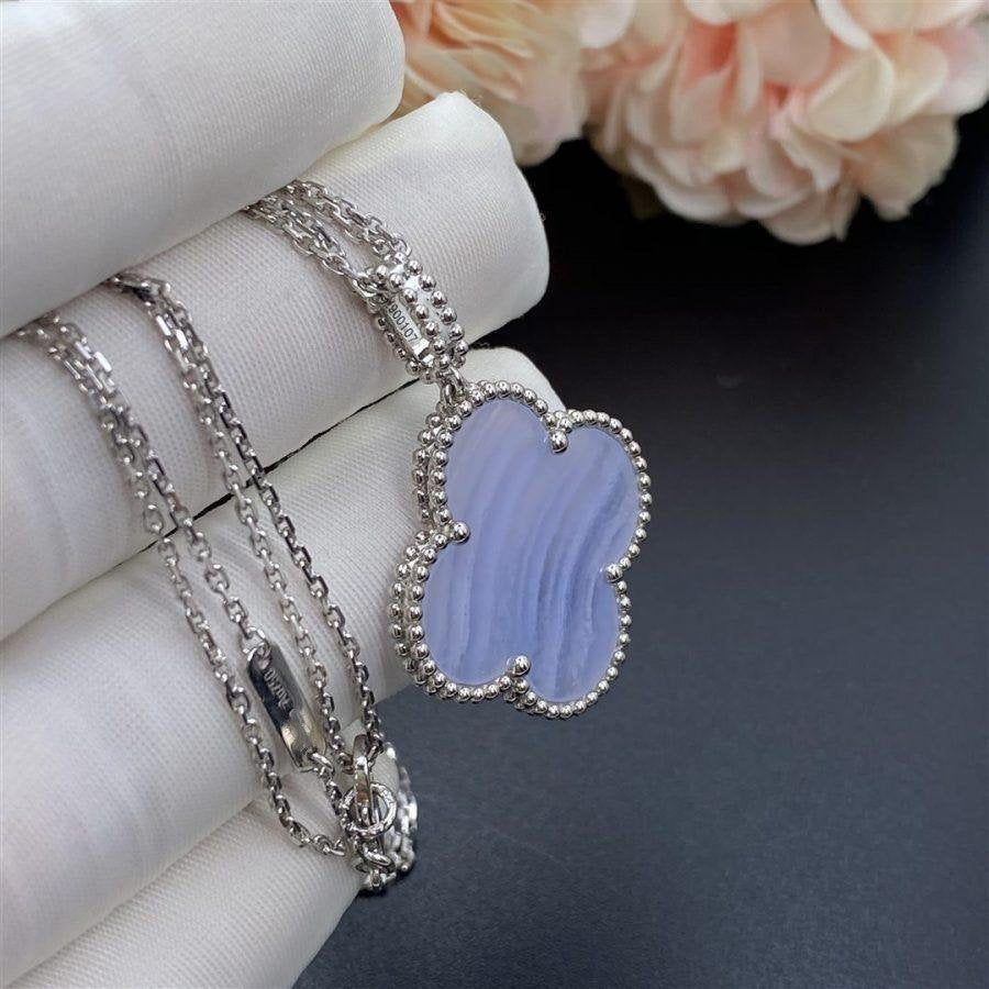 [TOPON]CLOVER SILVER CHALCEDONY BIG CLOVER NECKLACE