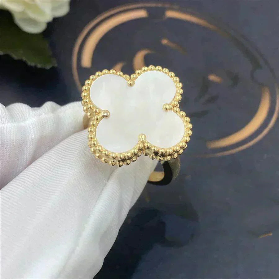 [TOPON]CLOVER WHITE MOP RING